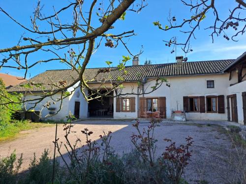 Le Villars House | Charming La Jolytine: Family-Friendly Retreat with High Ratings