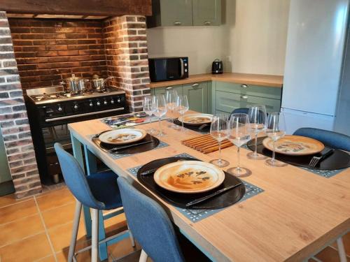 Jouy House | Cozy La Jouvencière: Oceanfront Retreat for Families