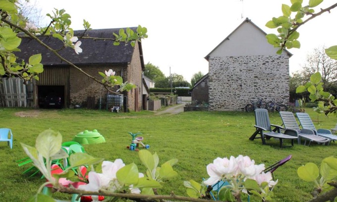 La Chapelle-au-Riboul House | Pet-Friendly Oceanfront Escape at La Lavandiere