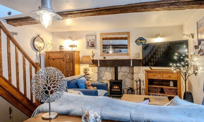 Le Teilleul House | Discover La Libellule Argentée: Family-Friendly Retreat