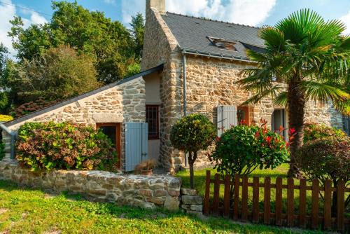 Sene House | Discover La Libellule: Family-Friendly Garden Retreat