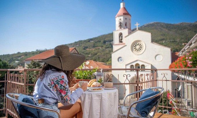 Bomerano Apartment | Discover La Libraia: Guest Rated 9.5 with Family Amenities