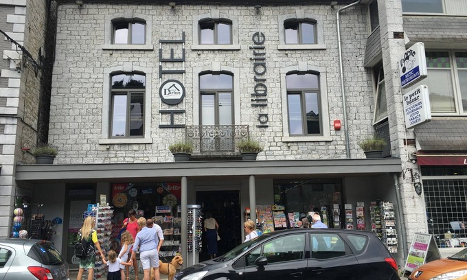 Bohon Hotel | Inviting La Librairie: Family-Friendly with Breakfast Included