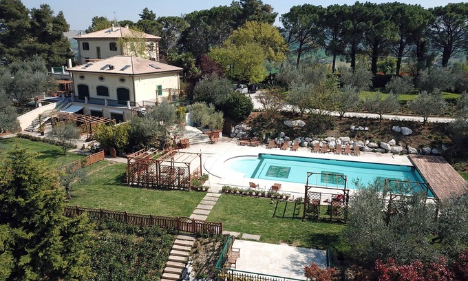 Mondavio Villa | Incredible La Limonaia Villa with Pool and Spa Retreat