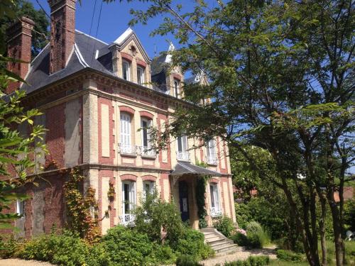 Equemauville Bed & Breakfast | Family-Friendly Retreat at La Liniere - Rated 9.2/10