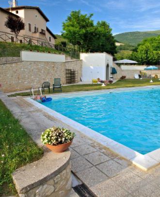 Preci House | Discover La Locanda del Collaccio: 4-Star Family Getaway