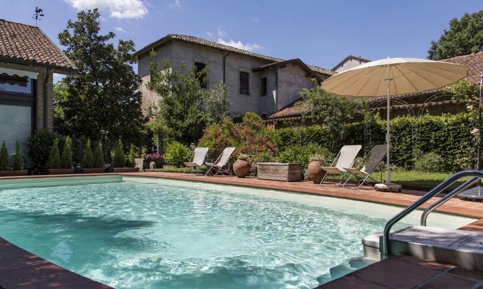 Truccazzano Bed & Breakfast | Relax at La Locanda di Sant'Anna with Oceanfront Amenities