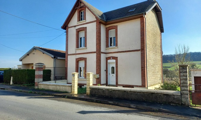 Nouvion-sur-Meuse House | Discover La Locomotive: Pet-Friendly with Ocean Views