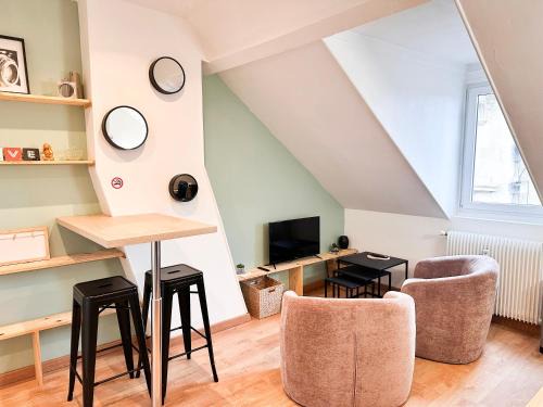 Bellicart Apartment | Pet-Friendly Haven: La Loge Compiègnoise - 10/10 Guest Rated