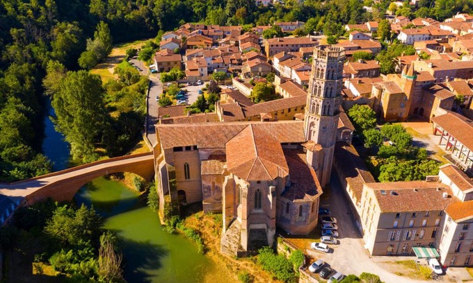 Rieux-Volvestre Bed & Breakfast | Discover La Loggia: Top-Rated Rooms with Family-Friendly Dining