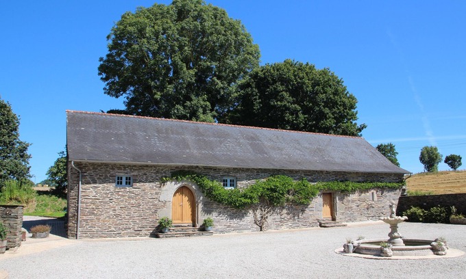 Laniscat House | Welcoming La Longère du Manoir: Family-Friendly Retreat