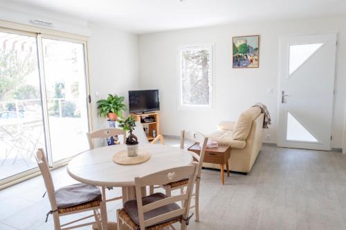 Les Cordiers House | Oceanfront Retreat at La Luberonnette – Rated 9.9/10!
