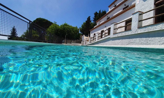 Alfacar Bed & Breakfast | Discover La Luna del Sur B&B with Pool and Spa Access