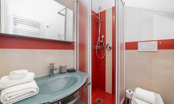 Guastalla Apartment | Discover La Madonnina: Family-Friendly Stay in Milan