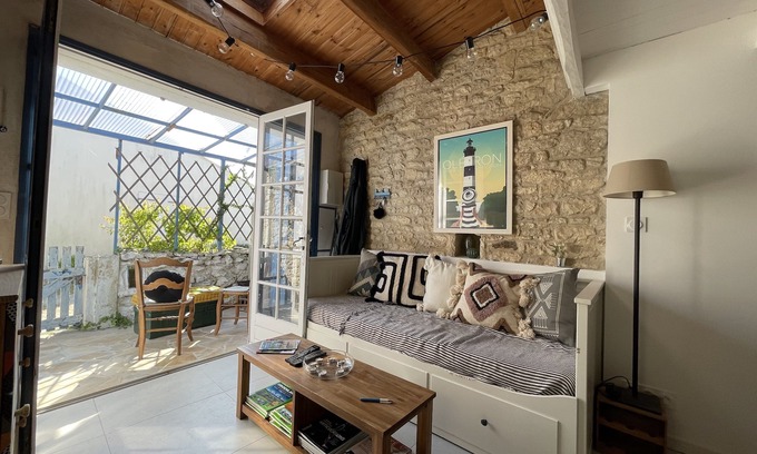 Saint-Georges-d'Oleron House | Discover La Maison des Rimes: Oceanfront Retreat in Oléron