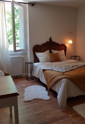 Villefranche-de-Rouergue Apartment | La Maison: Family-Friendly Apartment with Ocean View