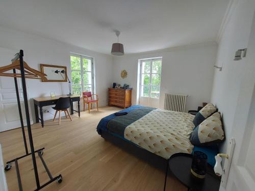 Brunoy House | Elegant Maison Near Brunoy Station with Kitchen Amenities