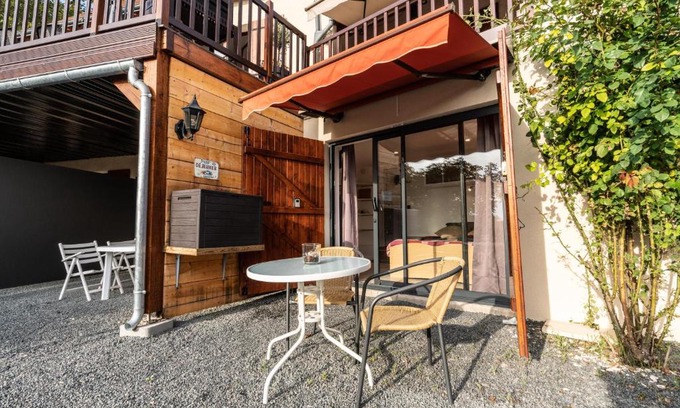 Chemille-sur-Indrois Bed & Breakfast | Inviting La Maison au bord du Lac: Family-Friendly Retreat