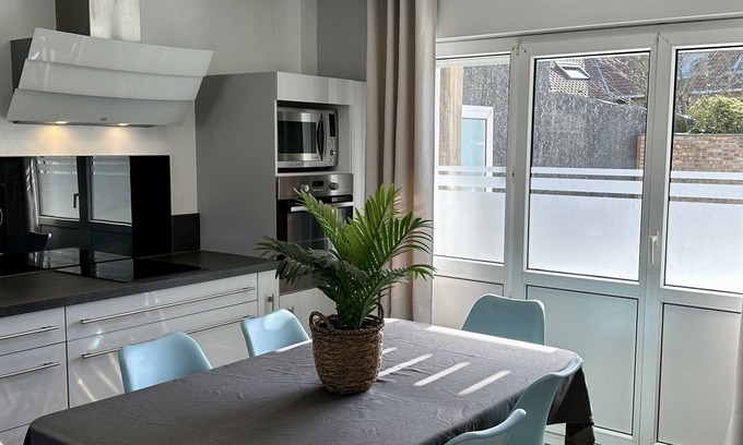 Bleriot-Plage Hotel | Experience Comfort at La Maison Blanche with Pool & Spa