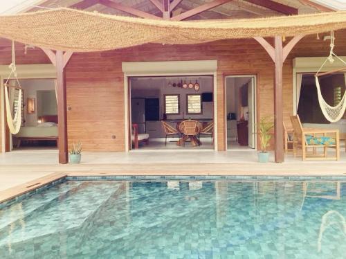 Baie-Mahault Villa | Oceanfront Retreat at La Maison Créole - Rated 10/10