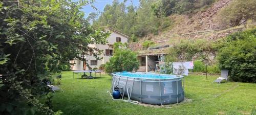 L'Estrechure House | la maison d'à coté