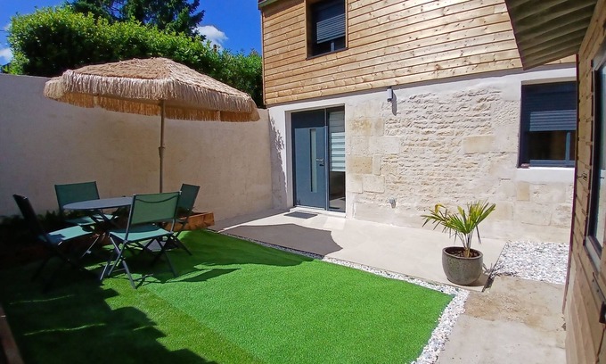 Centre Ville House | La maison d'Eugénie, garden and free parking