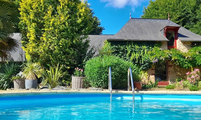 Saint-Sauveur-de-Flee House | Pet-Friendly Retreat at La Maison de l'Escuiller