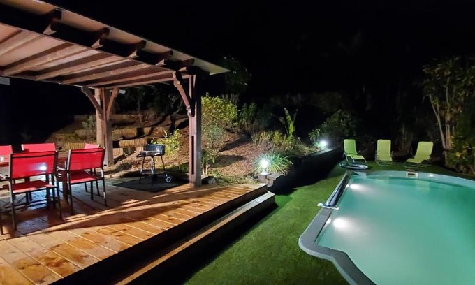Sainte-Clotilde House | Discover La Maison Dakoté: 4-Star Oceanfront Retreat