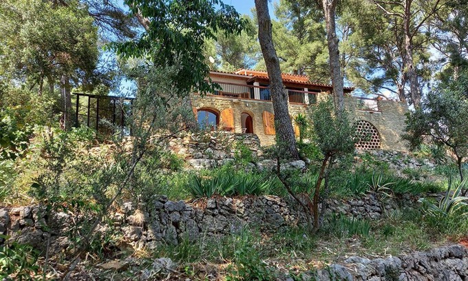 Le Castellet House | Pet-Friendly Escape at LA Maison Dans LES Pins - 10/10 Rated