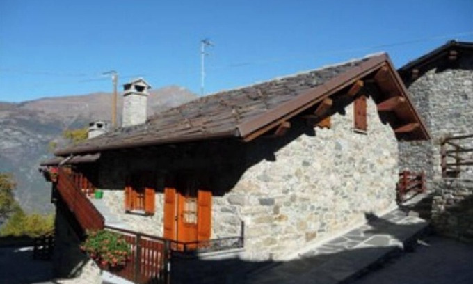 Bellecombe Apartment | Inviting La Maison de Chantal: Guest Rated 9.8, Pet Friendly