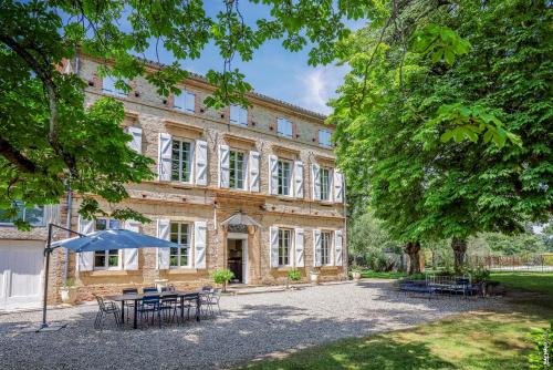 Lisle-sur-Tarn House | Relax at La Maison de Clément with Oceanfront Pools