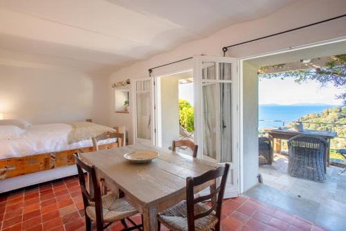 Cavalaire-sur-Mer Apartment | Exquisite Family Retreat at La Maison de Constance