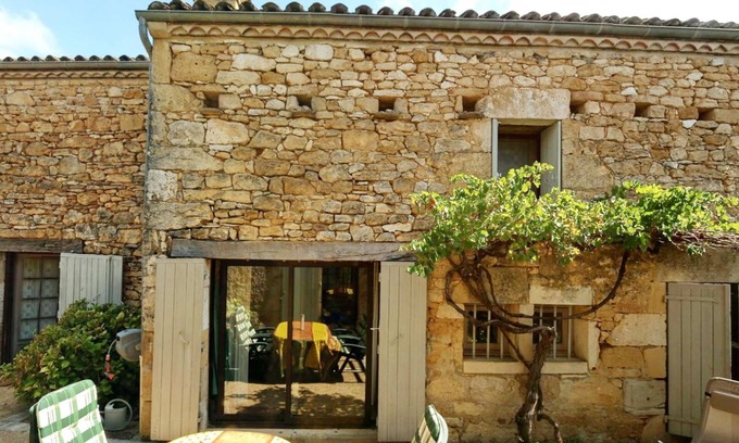 Bezenac House | Experience Ocean Views at La Maison de la Poupée Hotel