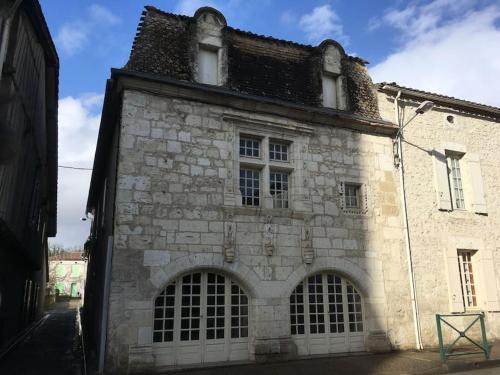 La Sauvetat-du-Dropt Apartment | Cozy La Maison De La Tour Annex: Family & Pet Friendly Stay
