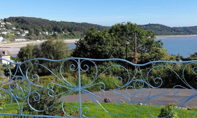 Tredrez-Locquemeau House | Relax at La Maison de Trédrez with Oceanfront Views
