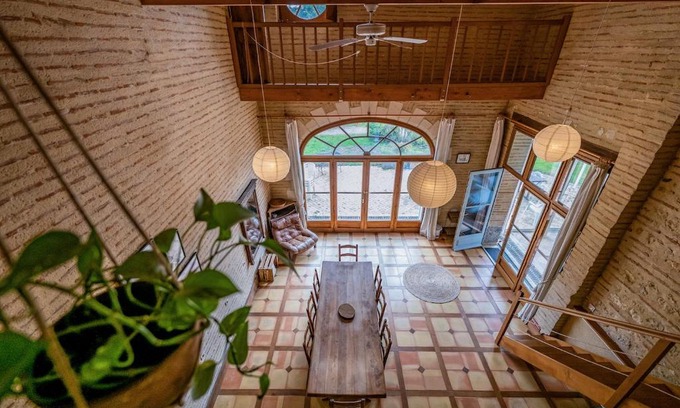 Le Mas-dAgenais House | Discover La Maison du Turc: Poolside Oasis with Ocean Views