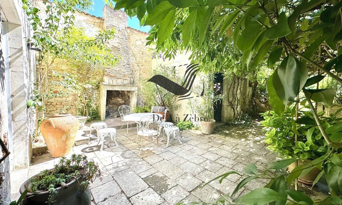 Rochefort House | La Maison de la Glycine - Located in the heart of town