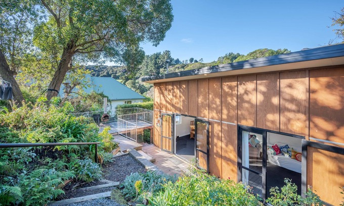 Akaroa House | Discover La Maison de Manu Waiata: Family-Friendly Retreat