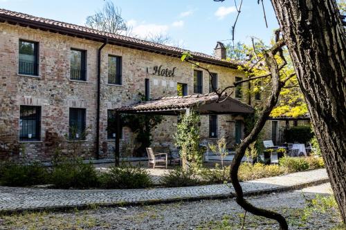 Carpaneto Piacentino Hotel | Experience Oceanfront Bliss at La Maison De Vì