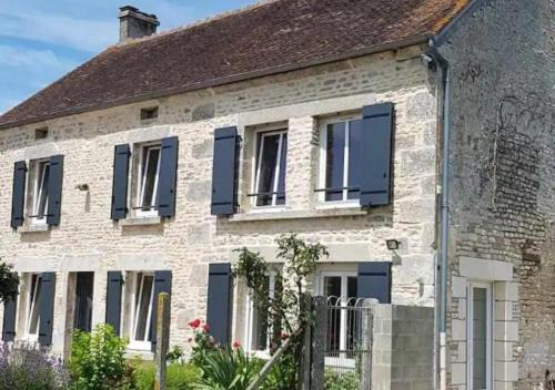 Ronai House | Relax at La Maison des Écuyers with Garden & BBQ Area