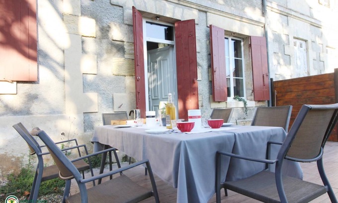 Cussac-Fort-Medoc House | La Maison des Hôtesses