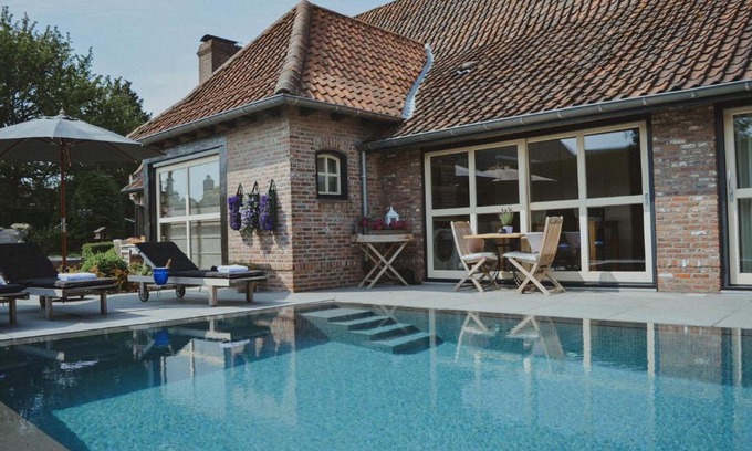 Deerlijk Bed & Breakfast | Experience Serenity at La Maison Des Papillons Hotel