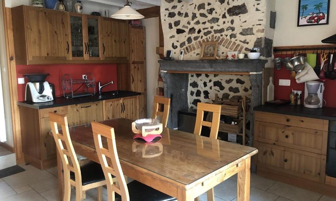Orcines House | Family-Friendly Retreat at La Maison des Puys - Rated 9/10