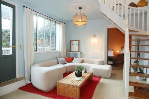 Senlis Apartment | Family-Friendly Maison Le 27 with Garden Retreat Experience