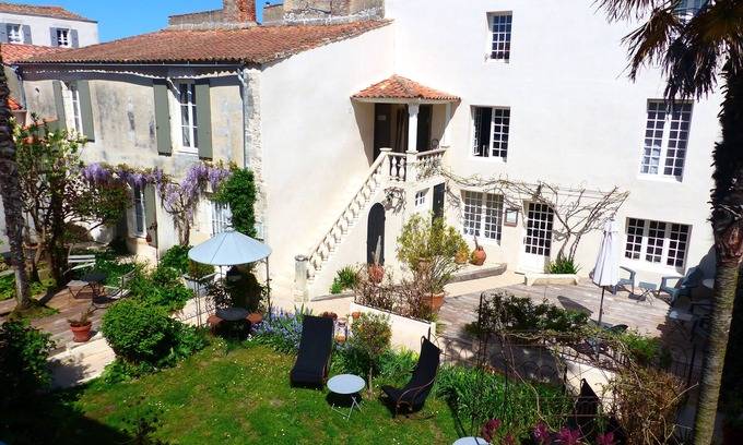 Saint-Martin-de-Re Hotel | Relax at La Maison Douce with Oceanfront Views & Pool