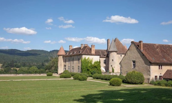 La Tagniere House | Elegant La Maison du Chateau: Guests Love the Pool & Spa
