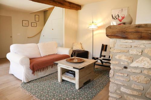 Courteuil Apartment | Stay at La Maison du Clocher: Family-Friendly Retreat