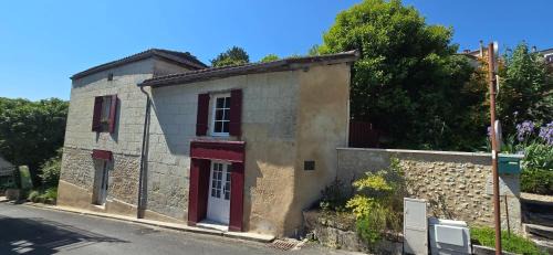Aubeterre-sur-Dronne Apartment | Discover La Maison du Tourniquet: Guest Rated 9.4/10