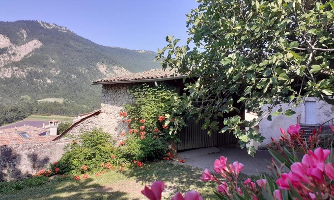 Ponet-et-Saint-Auban House | Unforgettable Stays at La Maison du Haut - 10/10 Rating