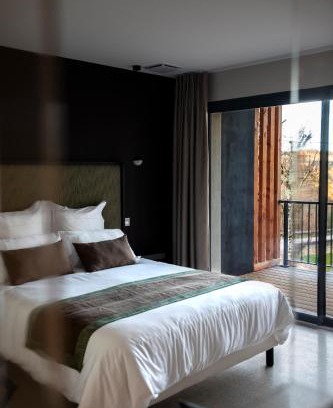 Saint-Medard House | Experience La Maison du Gindreau: Oceanfront & Pet Friendly